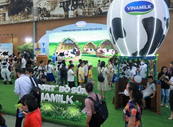 Sân chơi của Vinamilk nhân ngày 1/6 thu hút hàng ngàn trẻ em tham gia