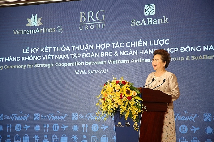 Bà Nguyễn Thị Nga, Chủ tịch Tập đoàn BRG, phát biểu tại lễ ký kết.