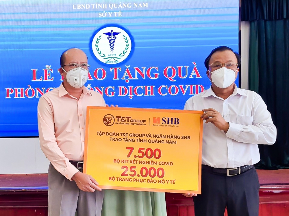 “Bầu Hiển” tiếp tục ủng hộ hàng ngàn kit xét nghiệm tiếp sức cho Quảng Nam chống dịch