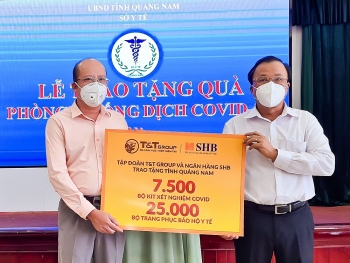 “Bầu Hiển” tiếp tục ủng hộ hàng ngàn kit xét nghiệm tiếp sức cho Quảng Nam chống dịch