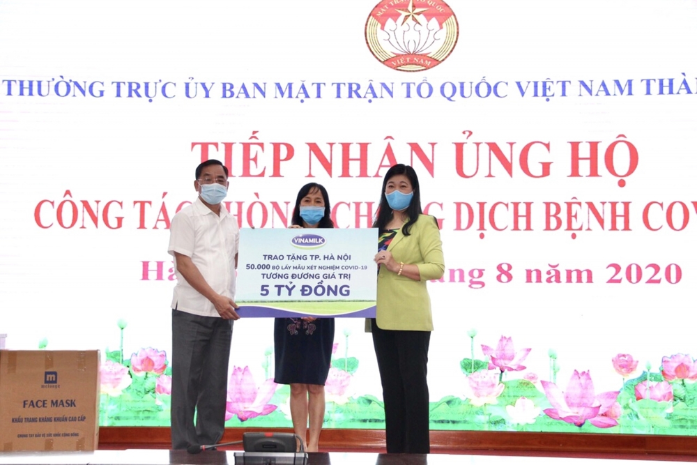 Vinamilk ủng hộ 8 tỷ đồng cho Hà Nội và 3 tỉnh miền Trung chiến đấu chống dịch COVID-19