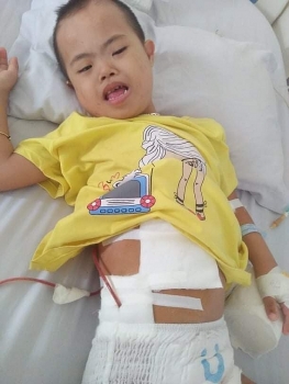 nguoi bac si co tam long nhan ai truoc nhung manh doi bat hanh