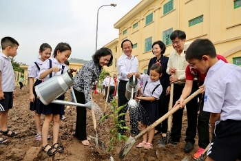 vinamilk va hanh trinh 9 nam trong cay gop phan chong bien doi khi hau o nhiem moi truong