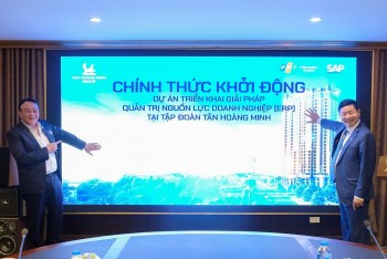 tan hoang minh bat tay fpt is dua cong nghe tien tien nhat vao quan tri nguon luc doanh nghiep