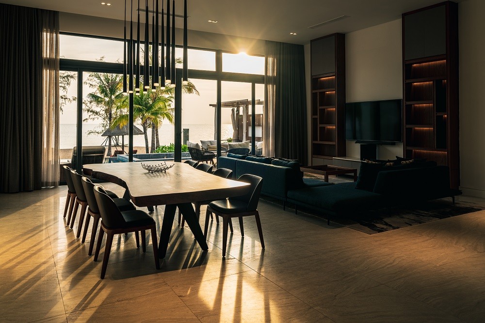 Mövenpick Villas & Residences Phú Quốc đang được gọi tên như một tổ hợp nghỉ dưỡng đẳng cấp, tiêu chuẩn quốc tế với các loại hình sản phẩm khách sạn, căn hộ khách sạn, Villa, Shophouse… đang được giới thiệu ra thị trường với chính sách thanh toán, chiết khấu, cam kết lợi nhuận khả tín và hấp dẫn bậc nhất hiện nay. 