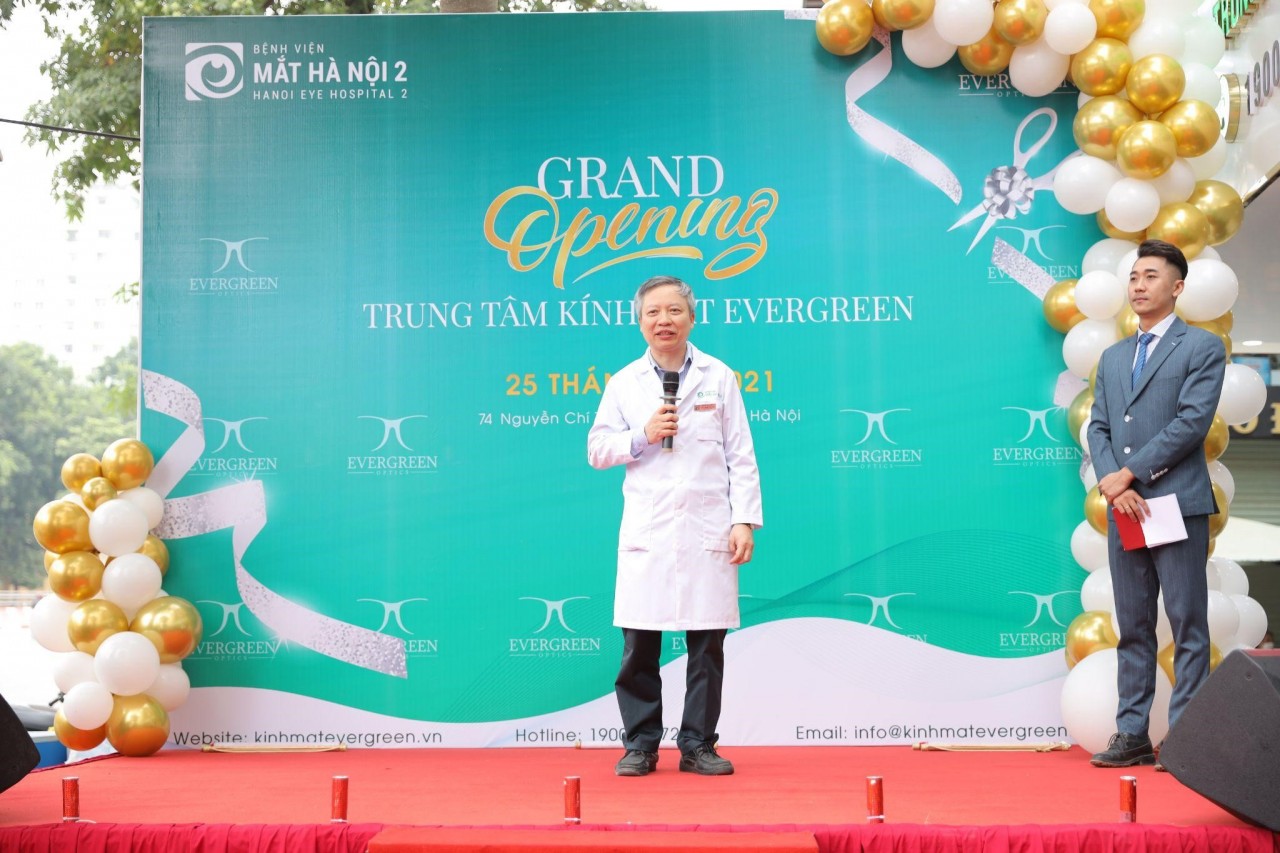 Ngọc Hân, Lương Thanh, Bình An hào hứng dự khai trương kính mắt Evergreen