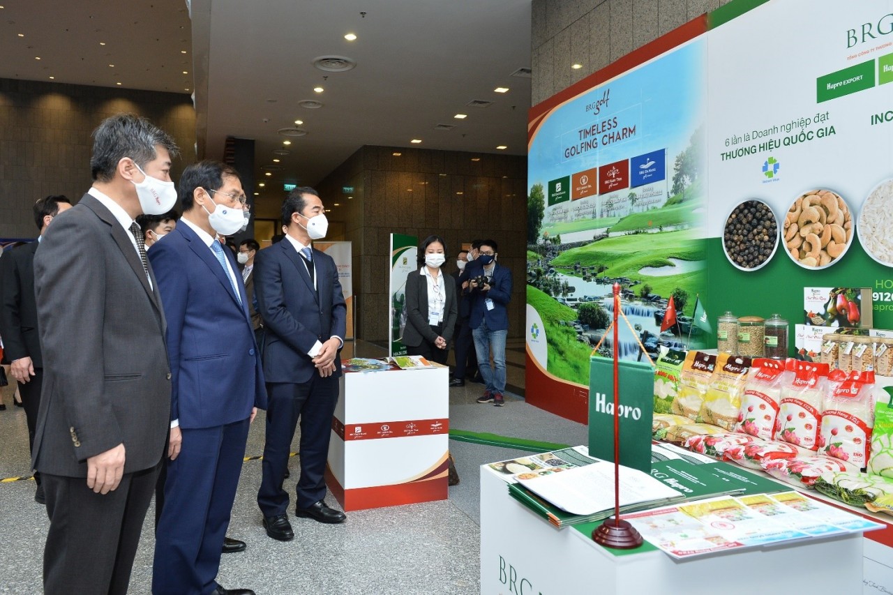 Bộ trưởng Ngoại giao Bùi Thanh Sơn đánh giá cao nỗ lực của Hapro trong việc đưa thương hiệu nông sản Việt ra thị trường gần 80 nước và vùng lãnh thổ nhiều năm qua.