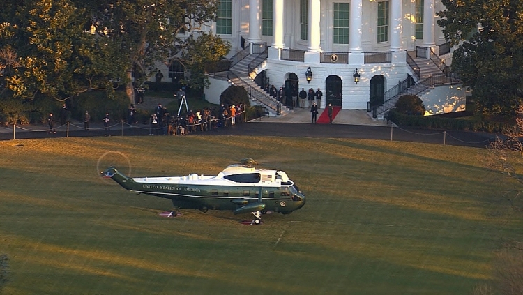 Những hình ảnh cuối của ông Trump trước khi rời ghế tổng thống Mỹ