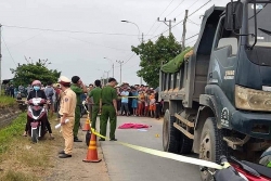 o to 16 cho vuot au gay tai nan kinh hoang nhieu nguoi thuong vong