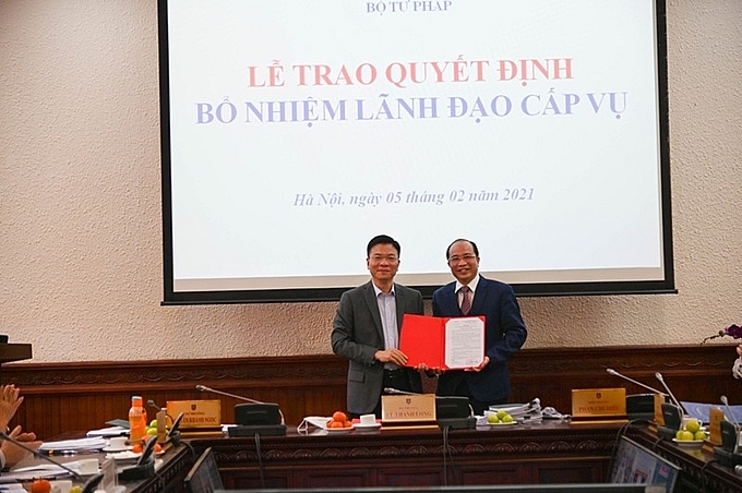 Ông Nguyễn Thắng Lợi nhận quyết định bổ nhiệm (Ảnh: TH)
