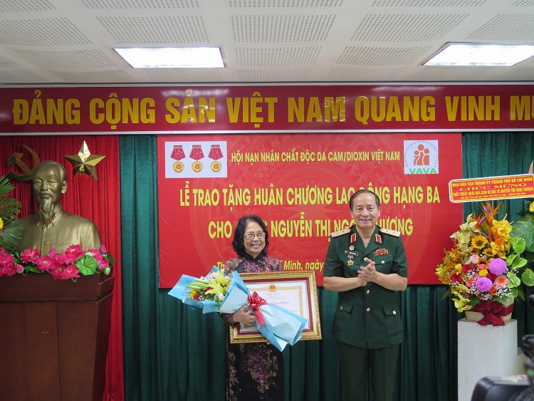 Trao tặng Huân chương Lao động hạng Ba cho GS, BS Nguyễn Thị Ngọc Phượng