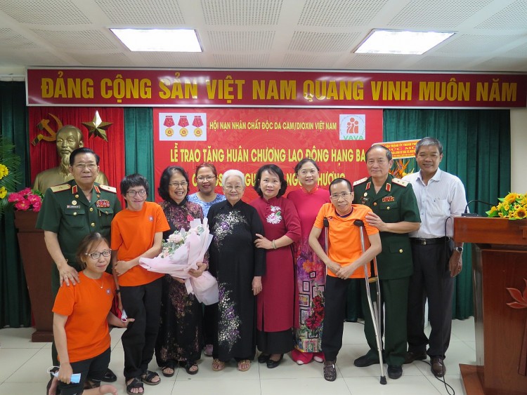 Trao tặng Huân chương Lao động hạng Ba cho GS, BS Nguyễn Thị Ngọc Phượng