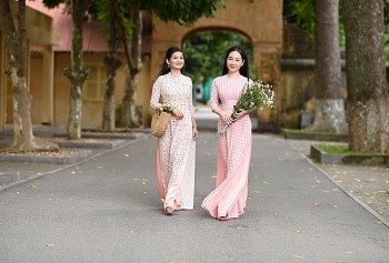 ton vinh lan toa ve dep ao dai viet nam