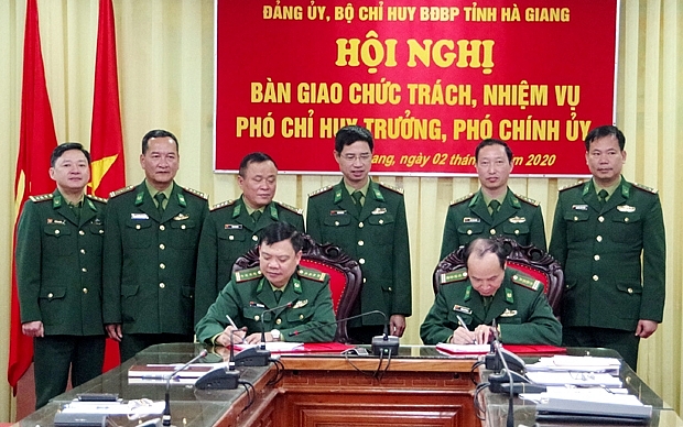 bo nhiem nhan su moi hai quan quan doi bien phong