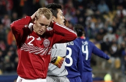 Đan Mạch: Ôm cựu tuyển thủ mắc COVID-19, hơn 10 cầu thủ bị cách ly