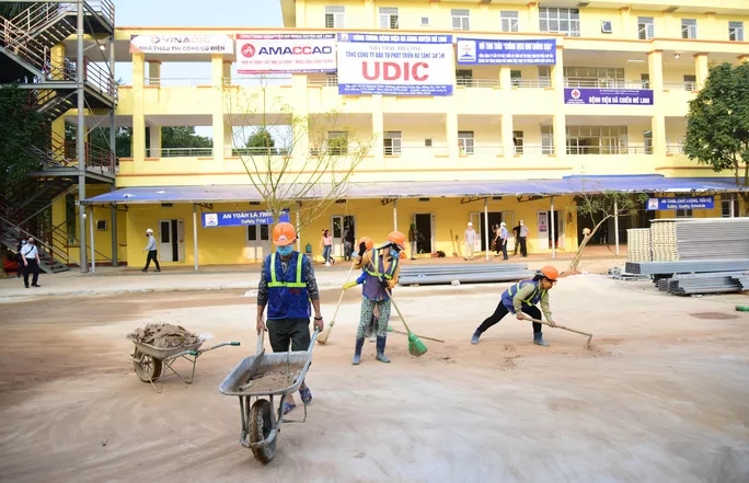bi thu vuong dinh hue truc tiep kiem tra viec cai tao benh vien da chien