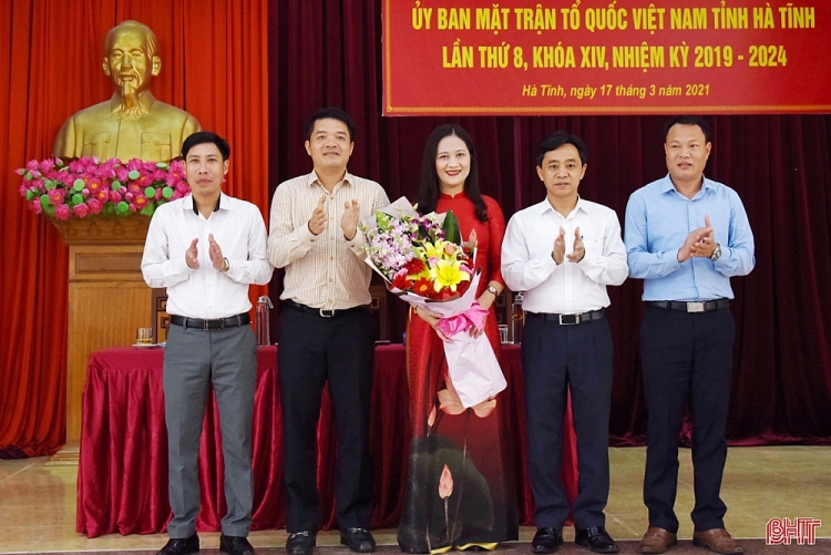 Lãnh đạo Tỉnh ủy, Ủy ban MTTQ Việt Nam tỉnh Hà Tĩnh chúc mừng bà Phạm Thị Thu Hà