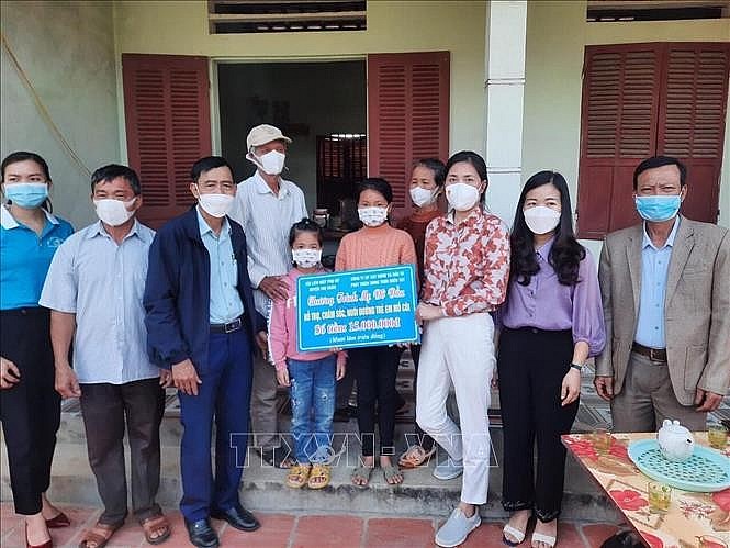Trên địa bàn huyện Thọ Xuân (Thanh Hoá) hiện có 7 cháu mồ côi bố, mẹ do dịch COVID-19 đang được các cấp Hội phụ nữ đỡ đầu, chăm sóc. Ảnh: TTXVN phát