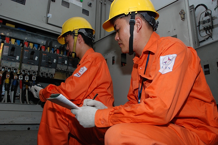 Tiếp tục giảm giá điện trong 3 tháng cuối năm Tiếp tục giảm giá điện trong 3 tháng cuối năm