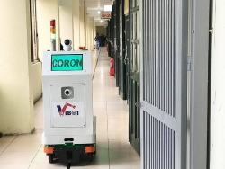 Việt Nam ra mắt robot hỗ trợ chăm sóc, điều trị COVID-19