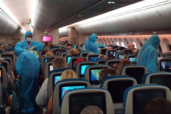 vietnam airlines mo 2 chuyen bay cho 600 cong dan chau au ve nuoc