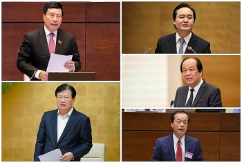 Quốc hội nhất trí miễn nhiệm 13 thành viên Chính phủ