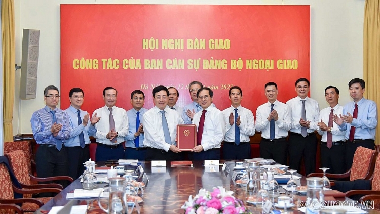 Nhân sự mới bộ, ngành tuần qua: Trưởng Ban Tổ chức Trung ương và 5 Bộ trưởng nhận nhiệm vụ