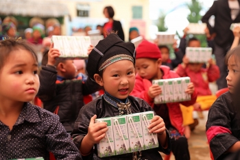 Vinamilk gửi đến trẻ em khó khăn 1,7 triệu ly sữa thông qua Quỹ sữa Vươn cao Việt Nam