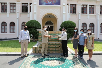 Công ty con của Vinamilk tại Campuchia tặng 48.000 hộp sữa cho trẻ em và người dân nước bạn trong đại dịch Công ty con của Vinamilk tại Campuchia tặng 48.000 hộp sữa cho trẻ em và người dân nước bạn trong đại dịch