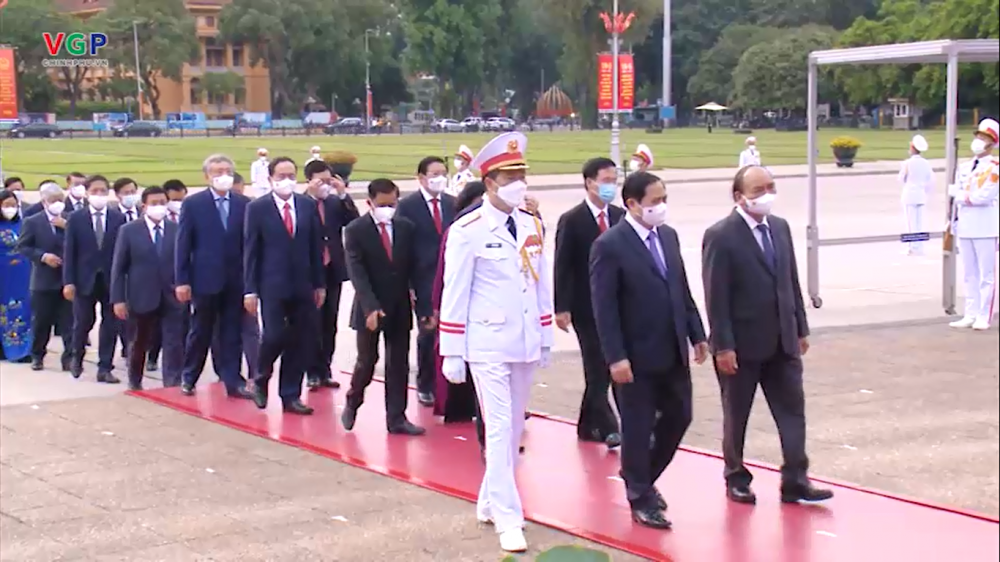 Video: Lãnh đạo Đảng, Nhà nước vào Lăng viếng Chủ tịch Hồ Chí Minh