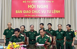 chan dung thieu tuong nguyen xuan dat tan tu lenh quan khu 9