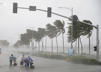 Khẩn trương ứng phó với áp thấp có thể mạnh lên thành bão ở Biển Đông