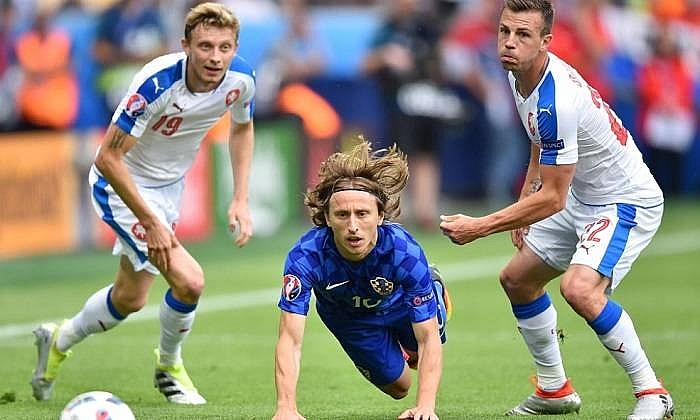 Croatia (xanh) vừa thất bại 0-1 trước Anh ở trận mở màn EURO 2021