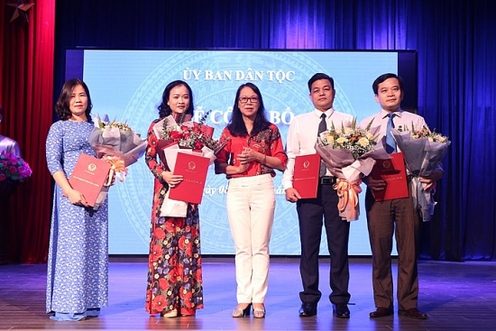 bao hiem xa hoi viet nam uy ban dan toc bo nhiem lanh dao moi
