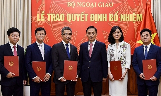 bo ngoai giao bo nhiem nhieu nhan su lanh dao moi