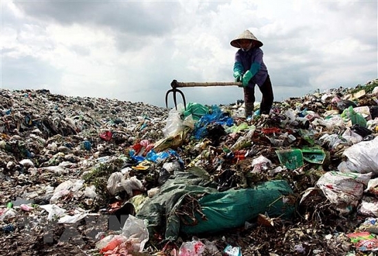 bai rac nam son bi chan ha noi tam thoi tap ket rac tai cau dien