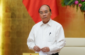 Thủ tướng Nguyễn Xuân Phúc: Cần bình tĩnh, tìm cách ngăn chặn lây nhiễm trong cộng đồng