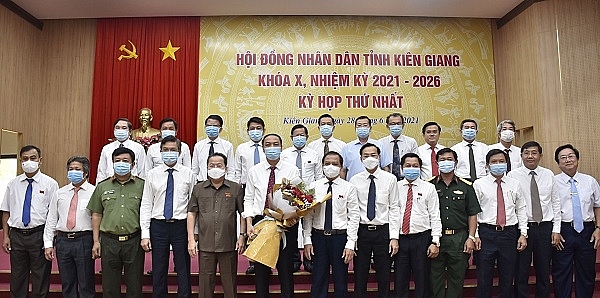 Các thành viên UBND tỉnh Kiên Giang nhiệm kỳ 2021-2026 (Ảnh: Cổng TTĐT tỉnh Kiên Giang)