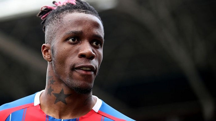 wilfried zaha tron tap bom tan 80 trieu bang sap no