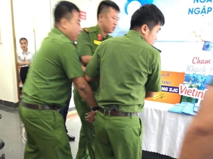 Cầm kiếm xông vào cướp ngân hàng Vietinbank Lào Cai