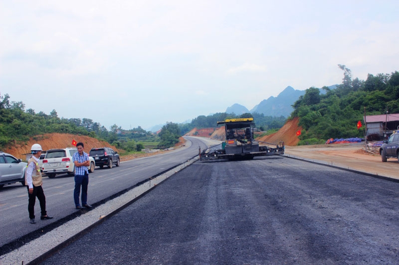 Thủ tướng Phạm Minh Chính: Địa phương mong muốn có đường cao tốc thì phải chủ động vào cuộc