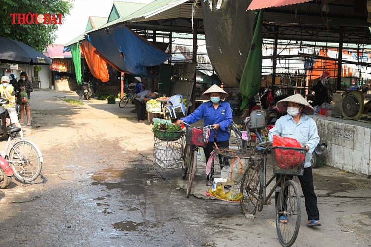 Hà Nội: Người dân nghiêm túc sử dụng phiếu đi chợ, tự giác chấp hành quy định giãn cách