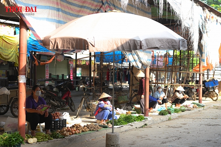 Hà Nội: Người dân nghiêm túc sử dụng phiếu đi chợ, tự giác chấp hành quy định giãn cách
