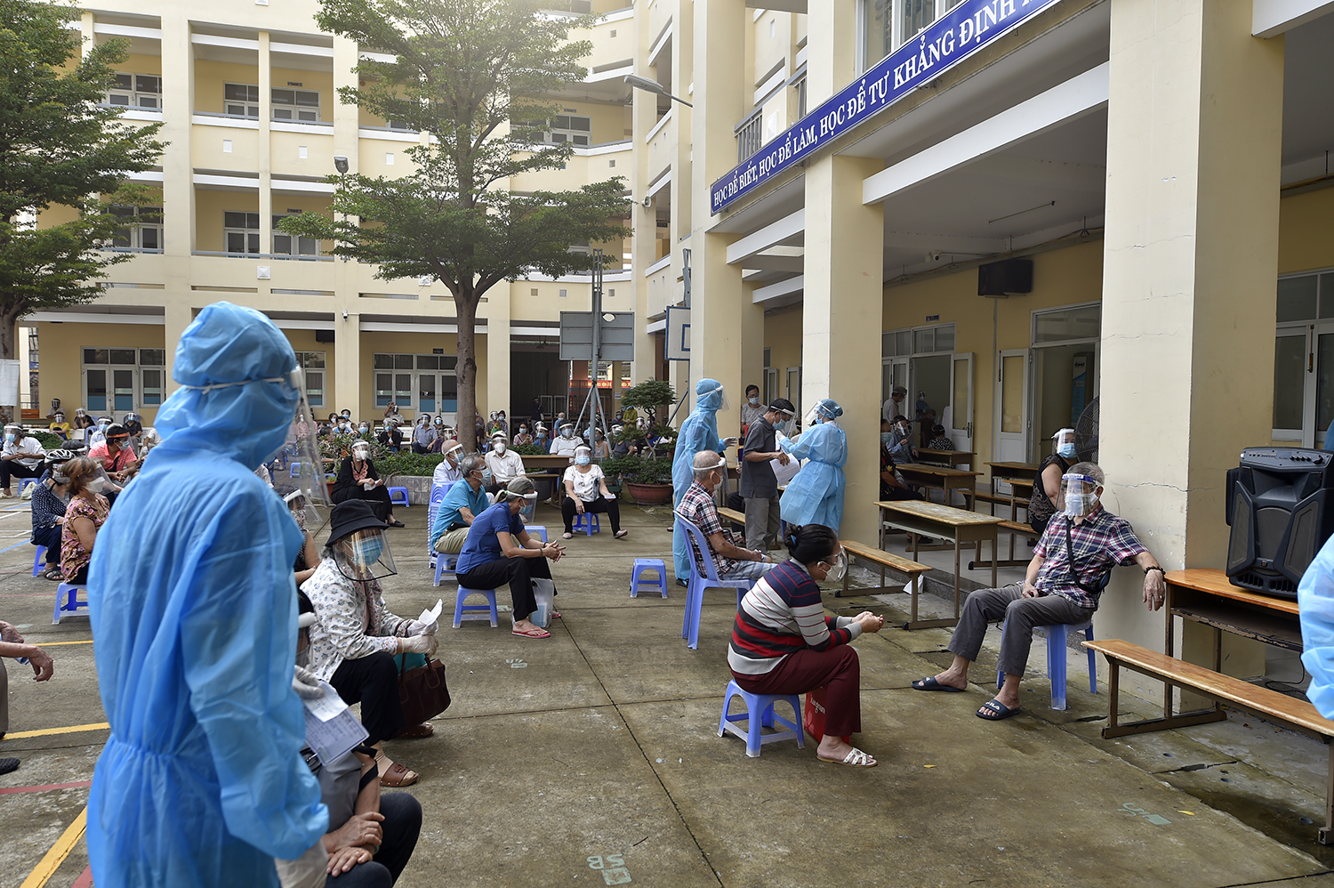 Dồn sức điều trị, tiêm chủng ở TP Hồ Chí Minh