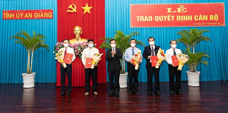 Loạt nhân sự, lãnh đạo mới được bổ nhiệm tại TP.HCM, An Giang, Nghệ An