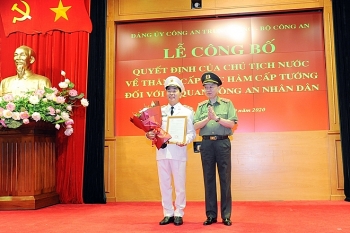 Thứ trưởng Bộ Công an Trần Quốc Tỏ được thăng quân hàm Trung tướng