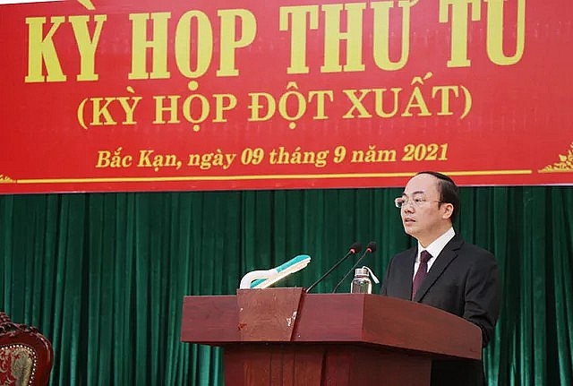 Tân Chủ tịch UBND tỉnh Bắc Kạn Nguyễn Đăng Bình phát biểu nhận nhiệm vụ (Ảnh: TTXVN)
