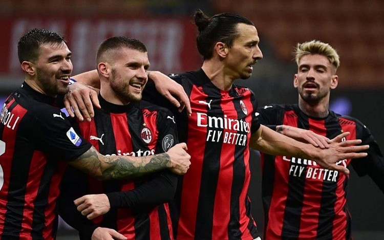 AC Milan vừa chào đón sự trở lại của tiền đạo trụ cột Ibrahimovic