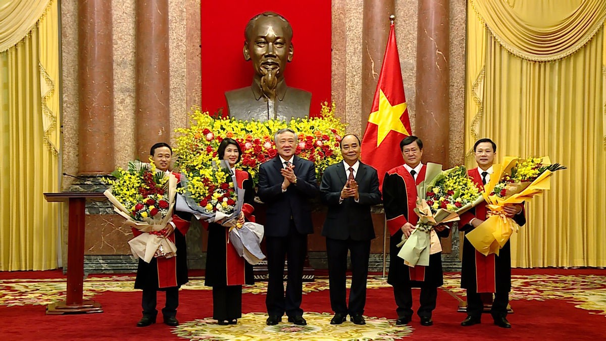 Chủ tịch nước trao quyết định bổ nhiệm 4 Thẩm phán TAND tối cao