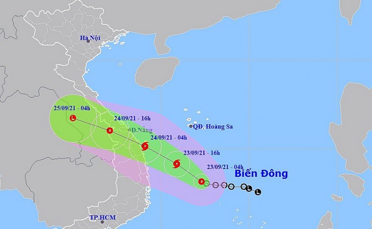 Dự báo trong 12 giờ tới, áp thấp nhiệt đới có khả năng mạnh lên thành bão hướng vào các tỉnh miền Trung 